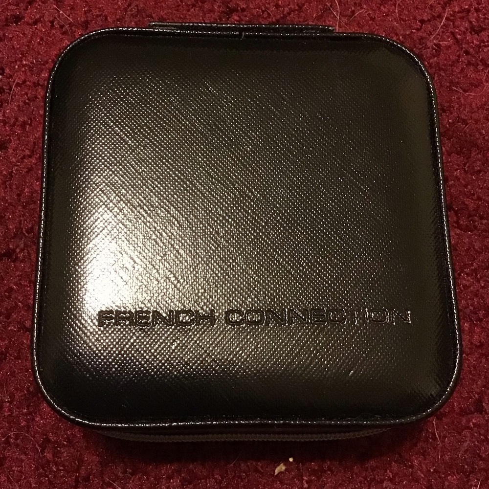 FRENCH CONNECTION BLACK LEATHER TRAVEL JEWELRY CASE